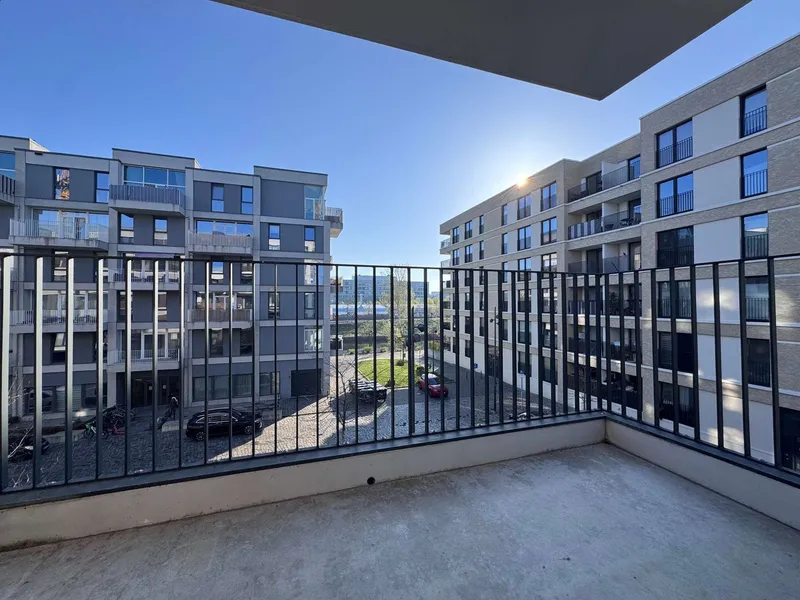 Moderne 3-Zimmerwohnung mit Wasserblick. EBK, 2 Balkone — photo 1